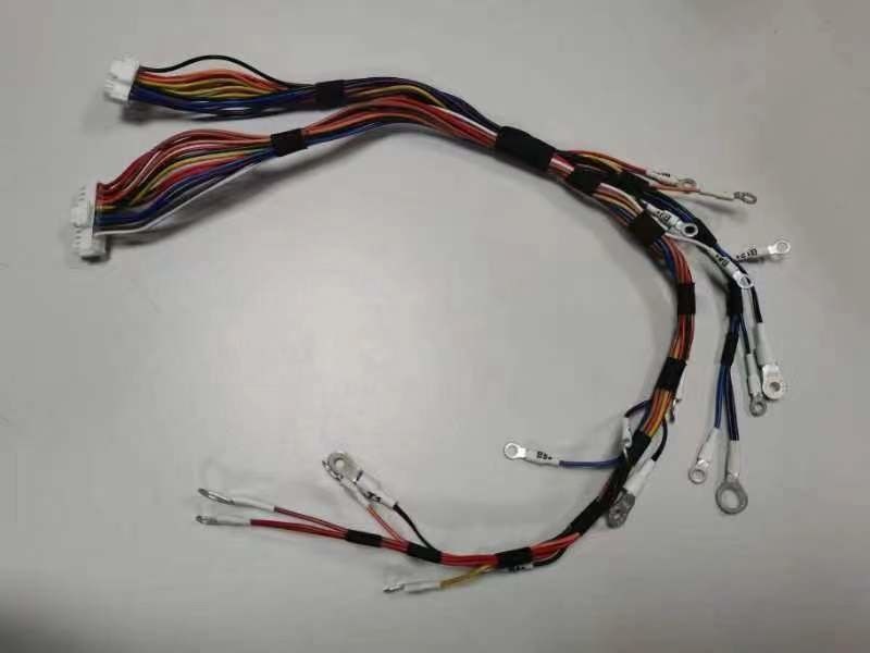Arnés de alambre personalizado certificado UL blanco negro con rango de temperatura 22AWG -20oC-85oC 300V